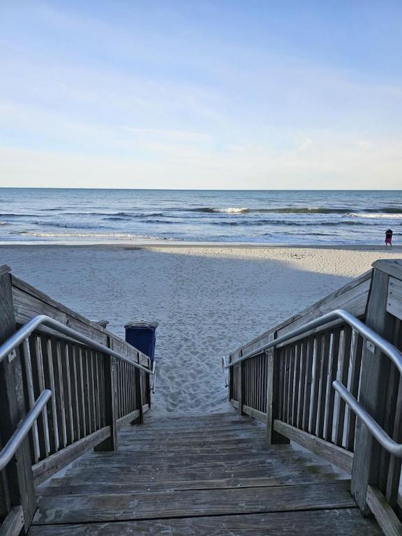 Direct Oceanfront- King Bedroom- Amazing Views/Pools/Hot Tubs/Beach Access/Golf Myrtle Beach Eksteriør billede