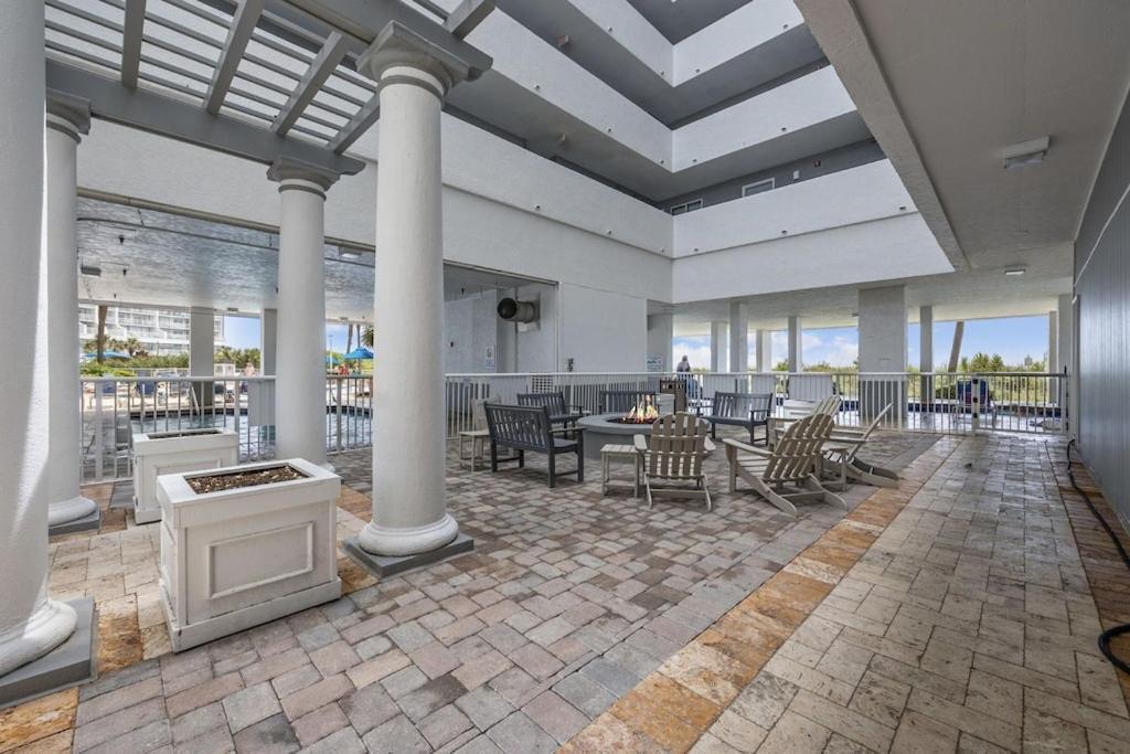 Direct Oceanfront- King Bedroom- Amazing Views/Pools/Hot Tubs/Beach Access/Golf Myrtle Beach Eksteriør billede